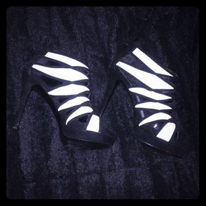 CARLOS Suede and Leather Platform Pumps